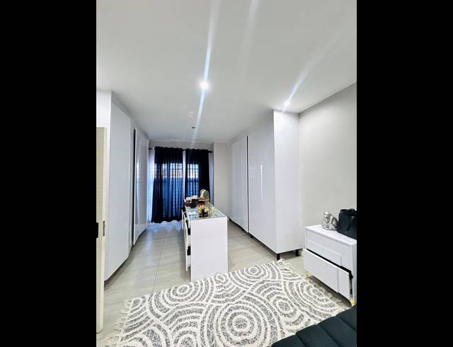 5 BEDROOM FREEHOLD FOR SALE IN ROCKDALE